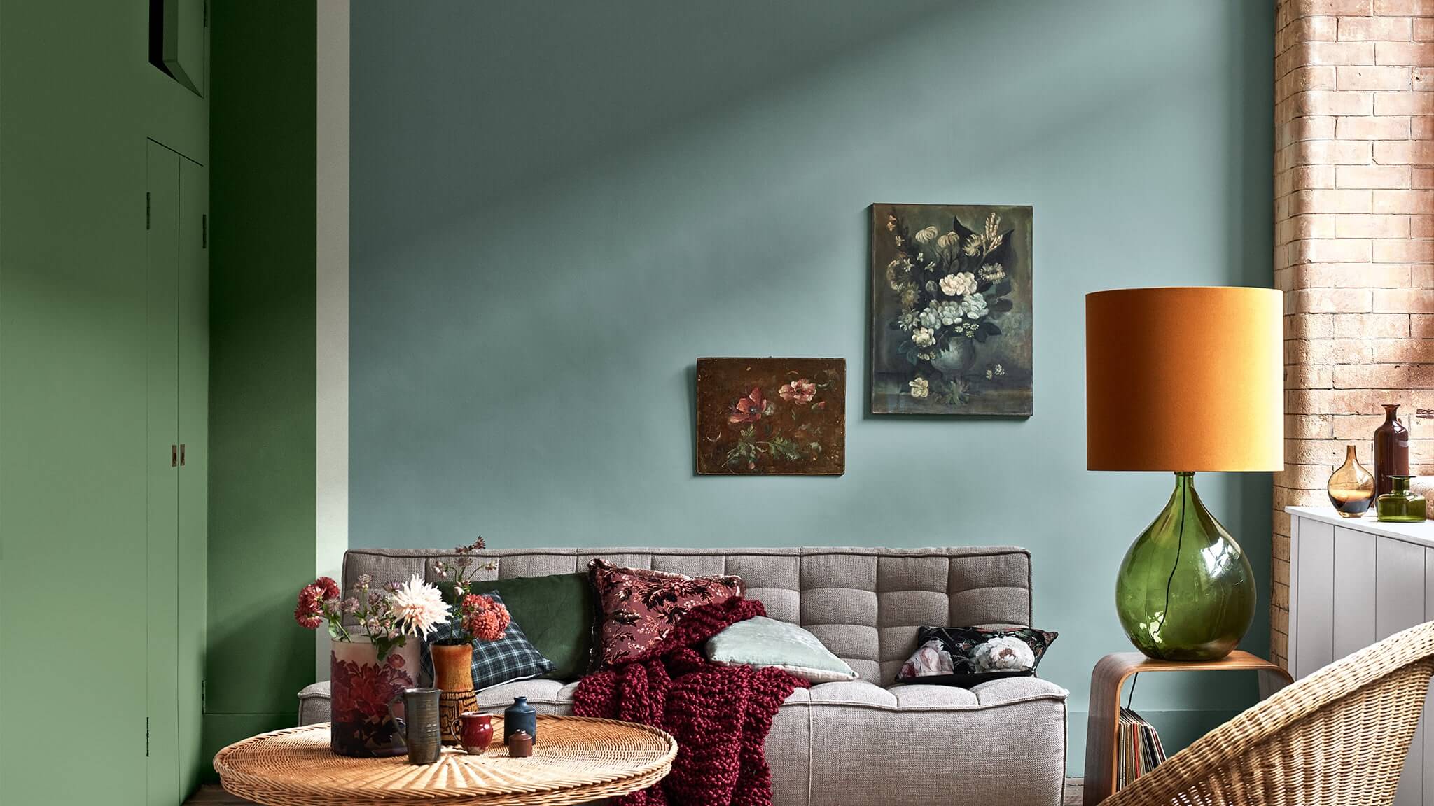 Crie um espaço de lazer acolhedor e expressivo com as tendências de cores para 2020 cf20_2020_color_trends_living_room
