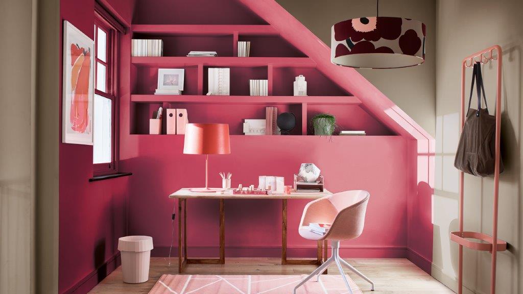 Escritório rosa emoldurado com paredes contrastantes em tom neutro Dulux_CF21_Color_of_2021_Expressive_colors_global_4