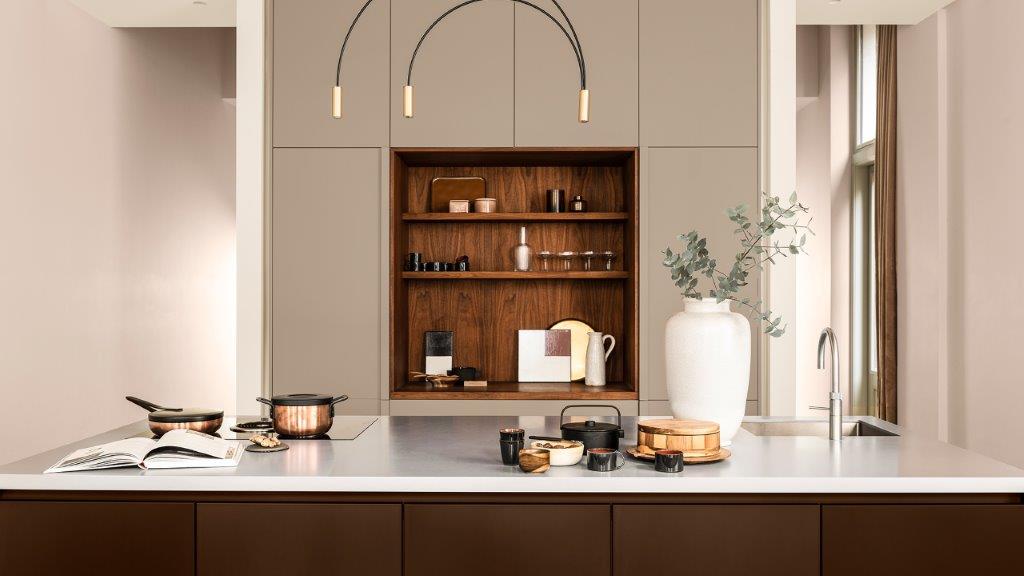Cozinha com armários pintados em bege neutro Dulux_CF21_Color_of_the_Year_Trust_colors_global_3